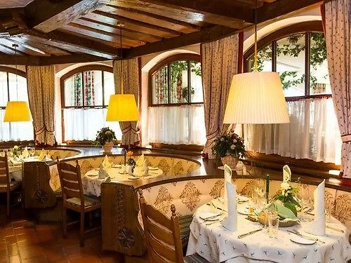 Hotel Hubertushof Anif 4*,
