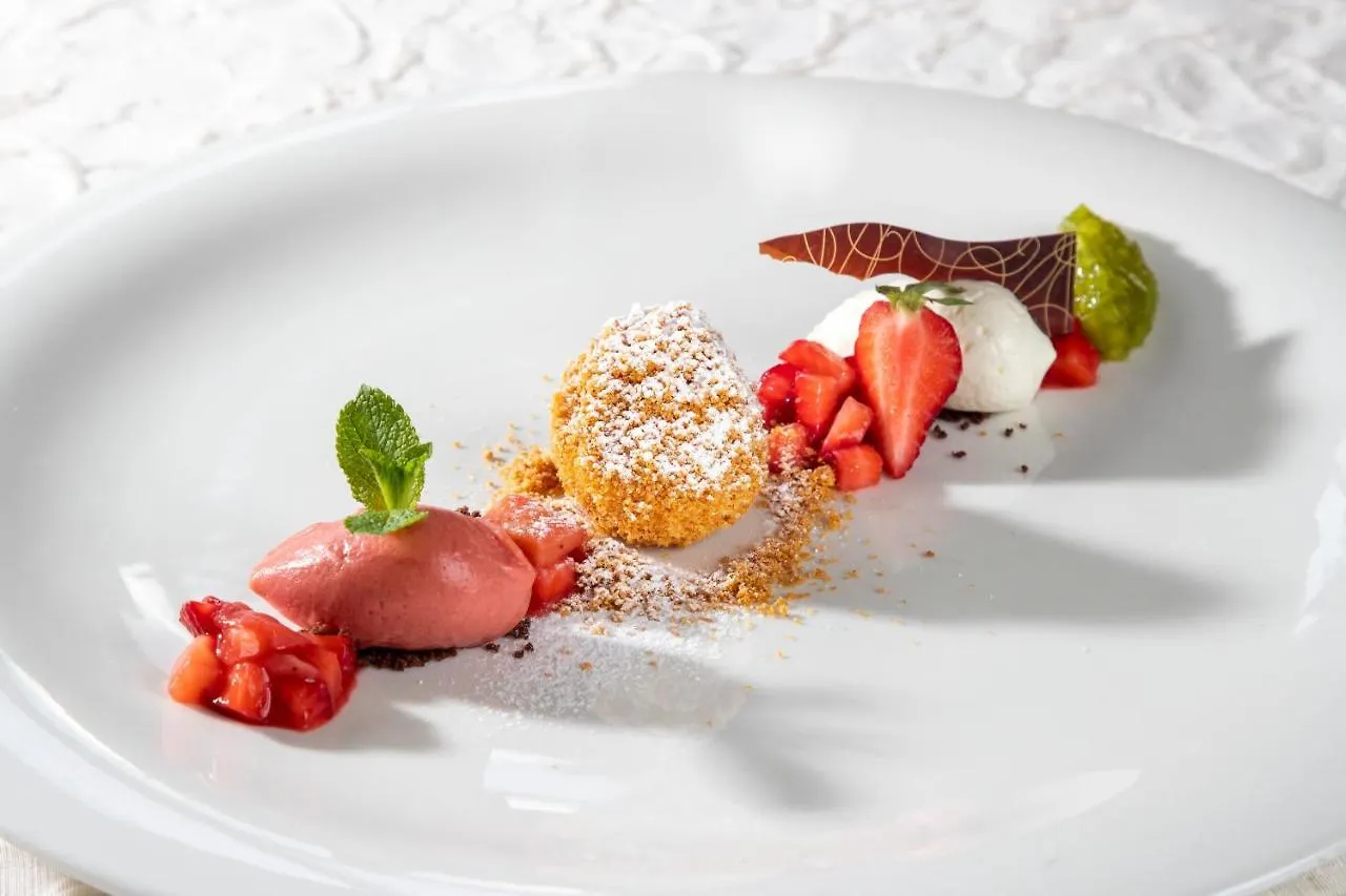 Hotel Hubertushof Anif 4*,