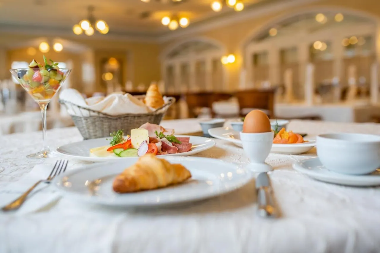 Hotel Hubertushof Anif